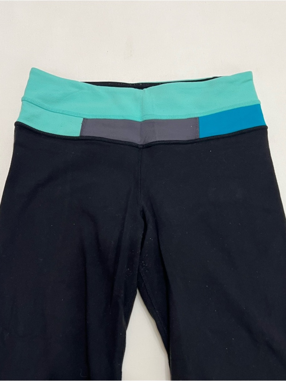 Lululemon Cropped Yoga Pants Capris Sz 2 Reversible  Yoga Pilates Balletcore Y2K - Picture 2 of 8